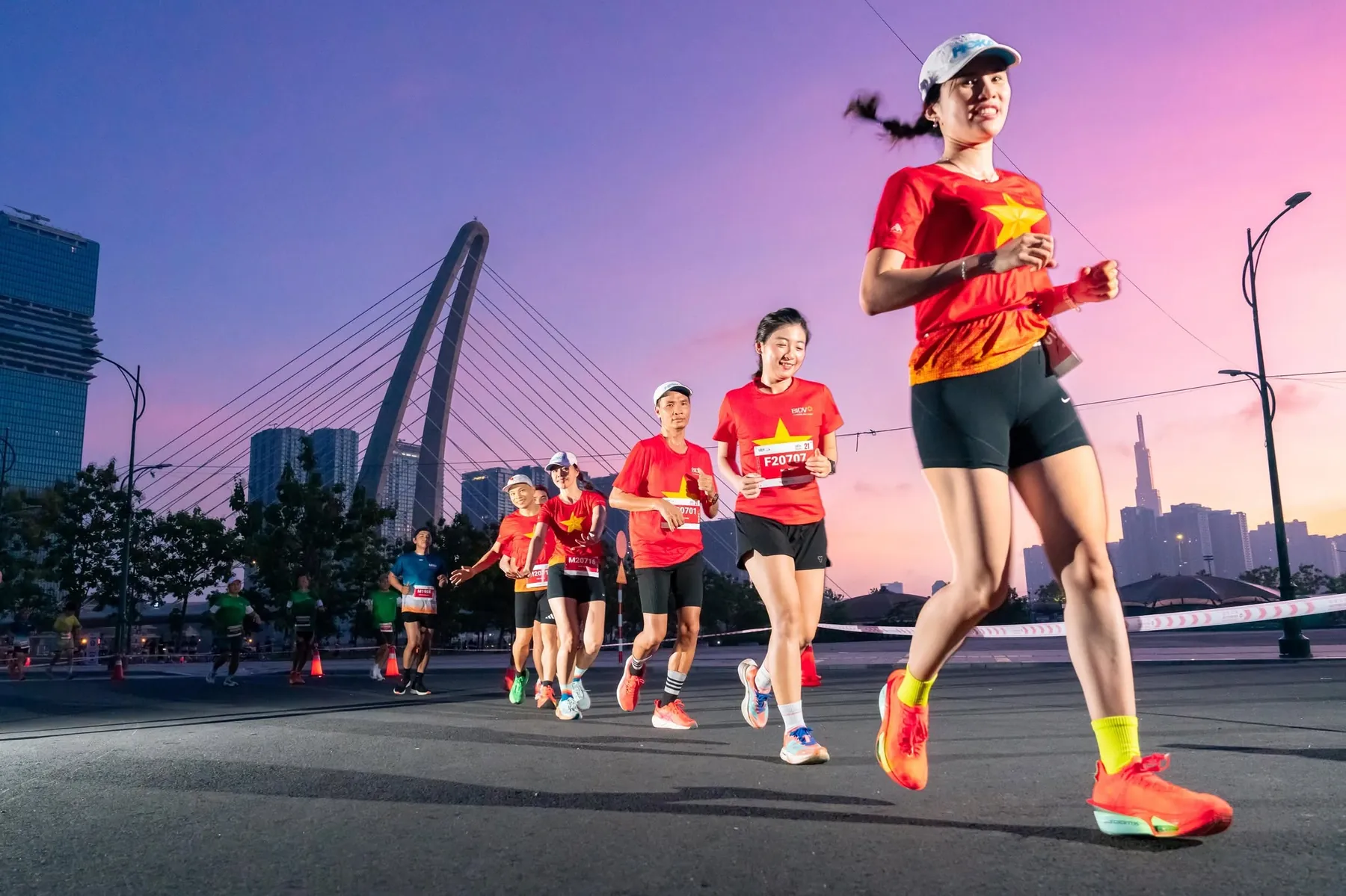 Những bước chạy nối dài trên cung đường UEH Run Half Marathon 2026.